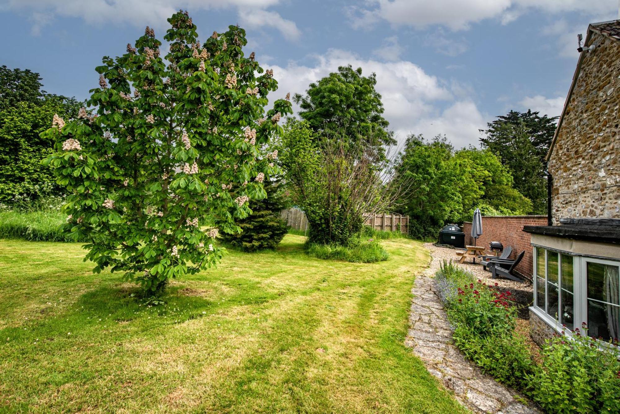 Stable Cottage Илминстър Екстериор снимка